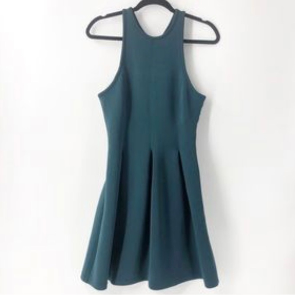 Athleta En Route Scuba Dress.Wonderful stretchy material.Back zipper.Size M - Picture 3 of 10